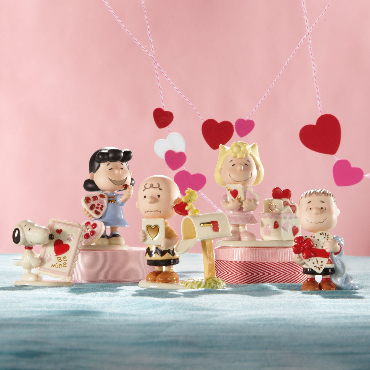 Peanuts 5-Piece Valentine's Figurine Set