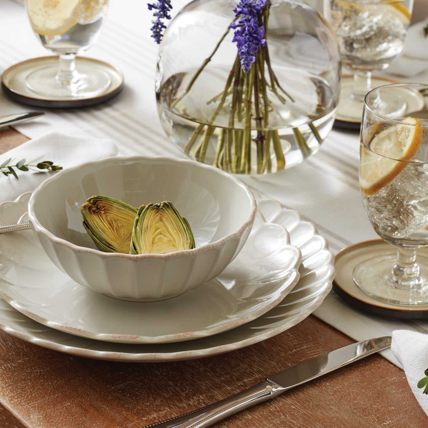 French Perle Scallop White 18-Piece Dinnerware Set