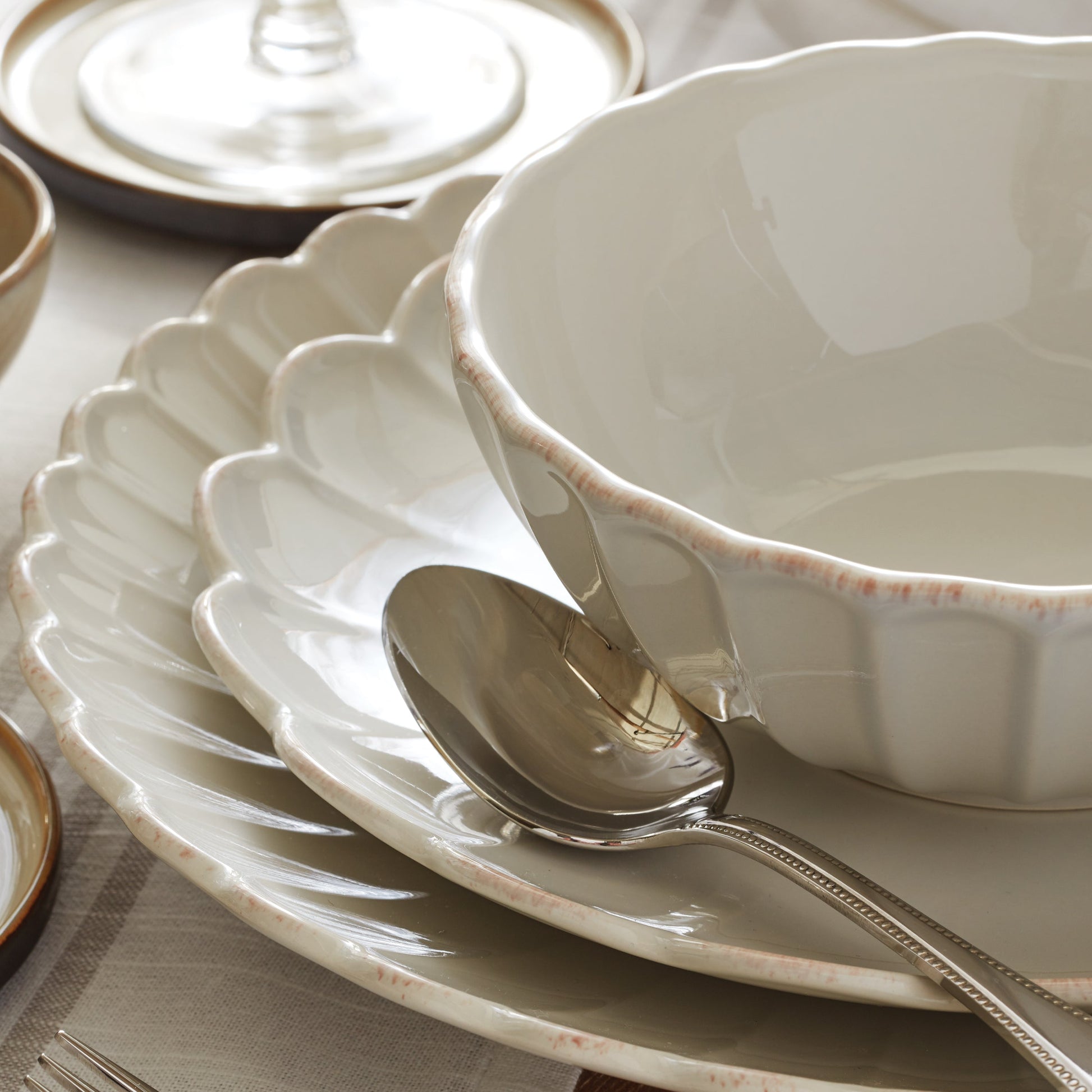 French Perle Scallop White Accent Plates, Set of 4