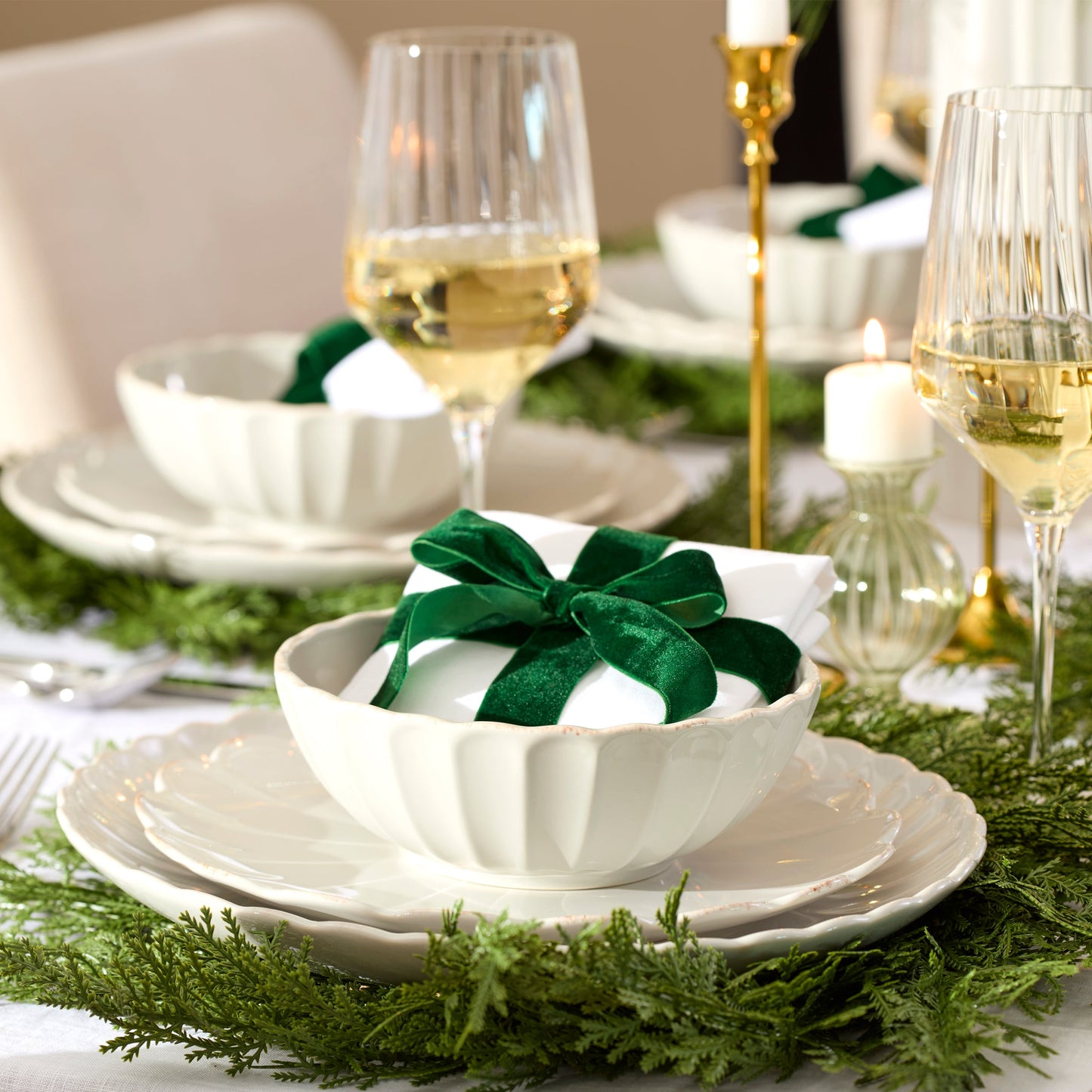French Perle Scallop White Accent Plates, Set of 4