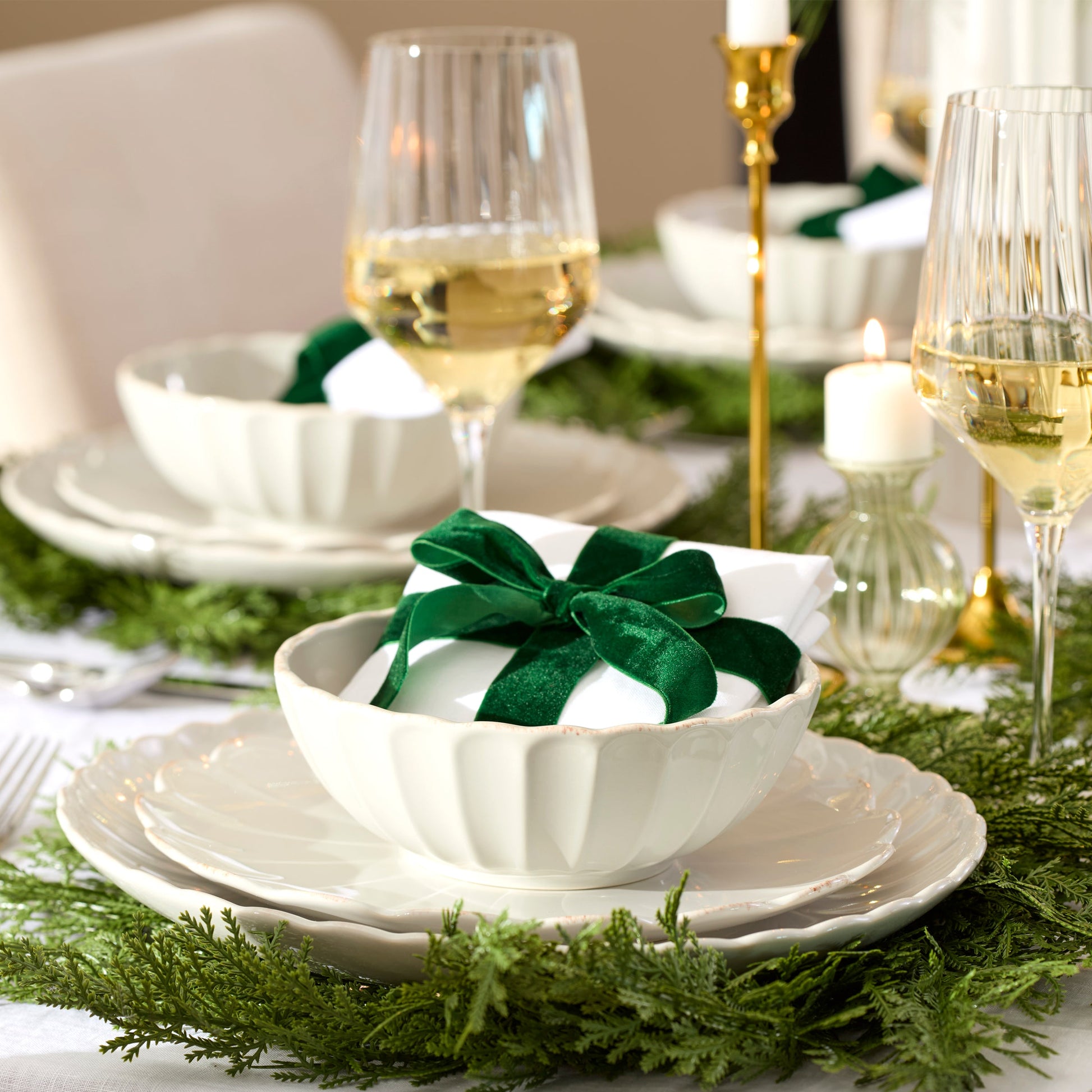 French Perle Scallop White 4-Piece Place Setting