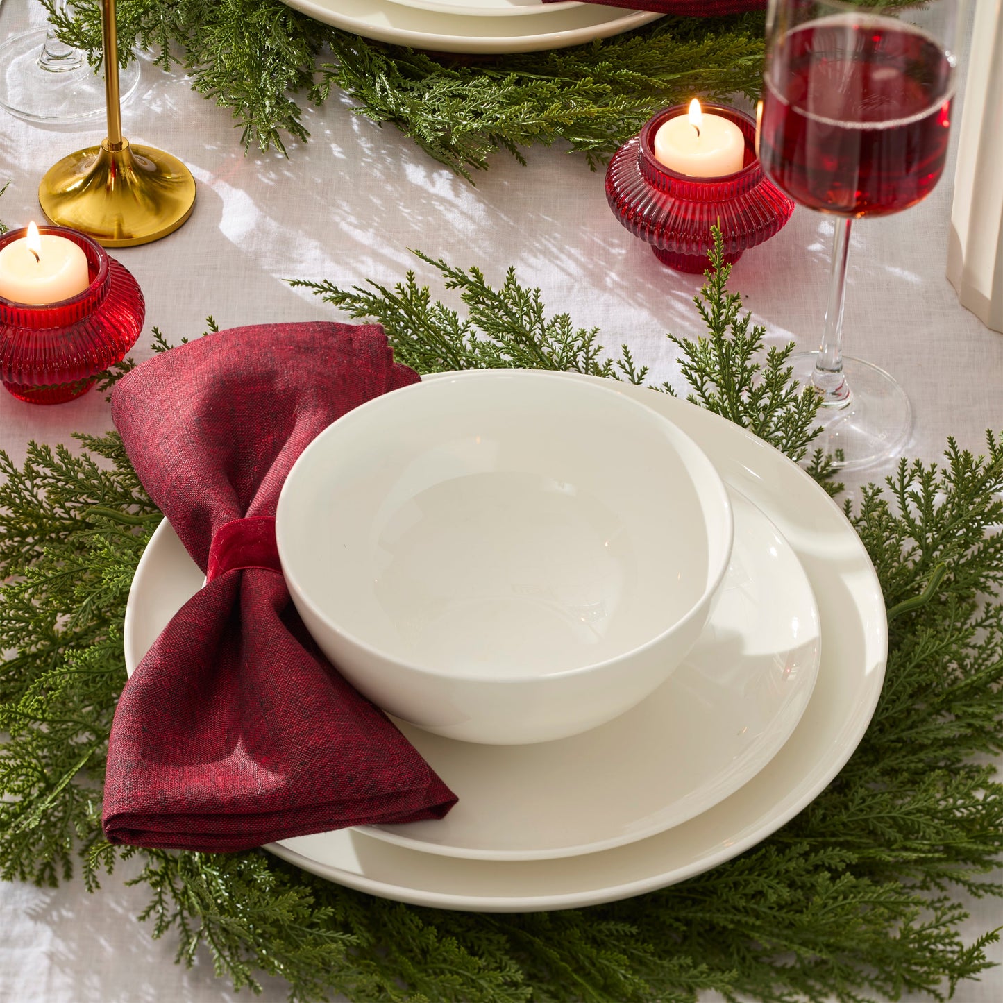 Studio 1414 Coupe 24-Piece Dinnerware Set