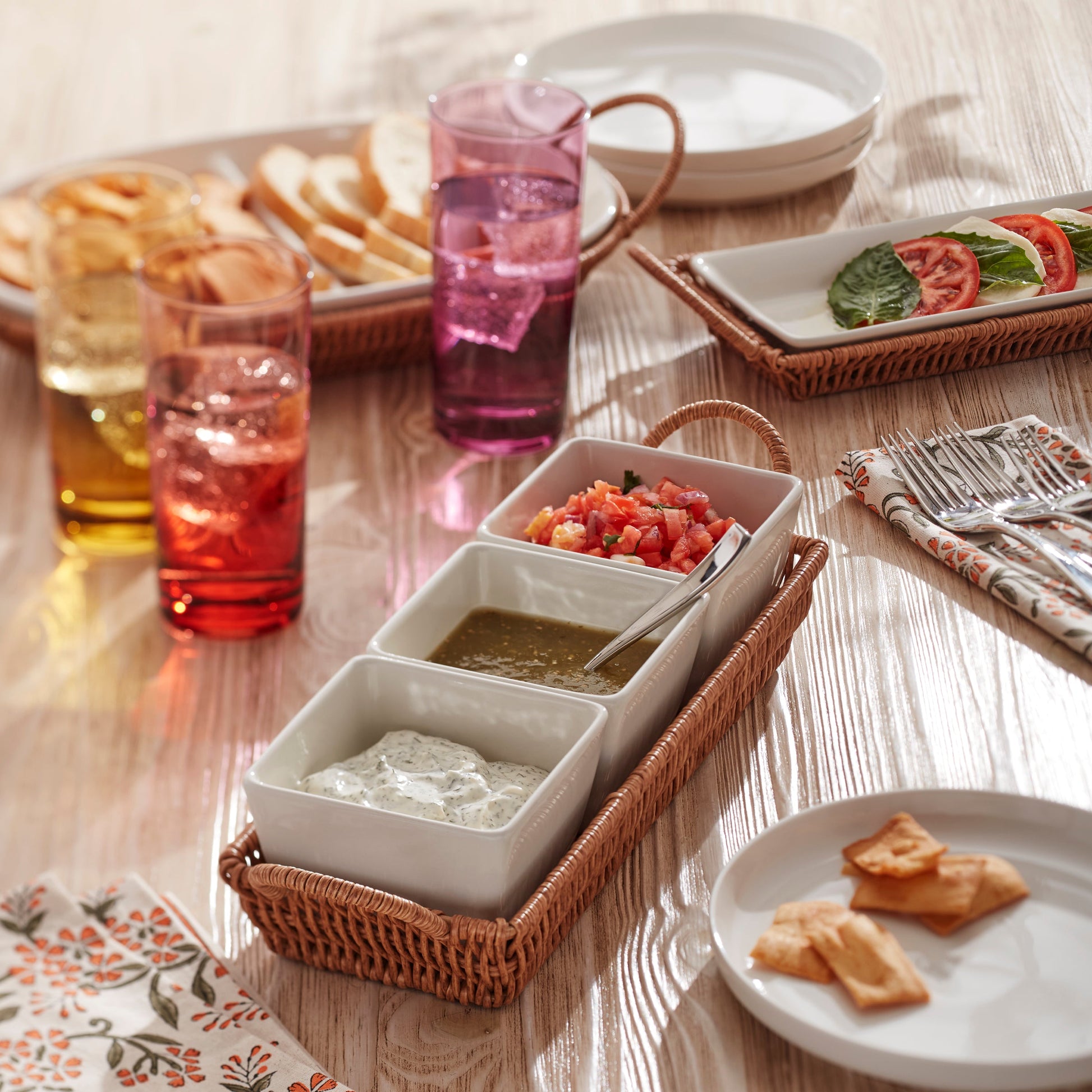 Willow & White, 4-Piece Serving Set