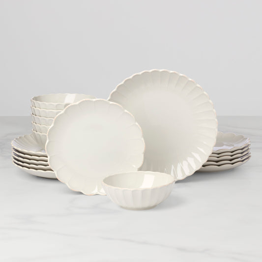French Perle Scallop White 18-Piece Dinnerware Set
