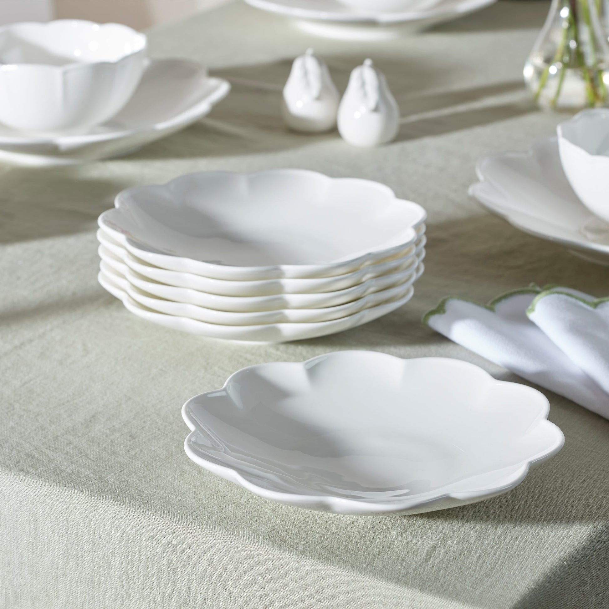 Studio 1414 Scallop Accent Plates, Set of 6