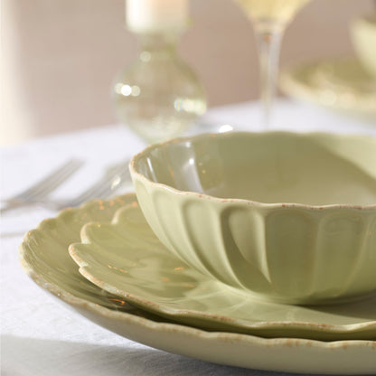 French Perle Scallop Matcha 18-Piece Dinnerware Set