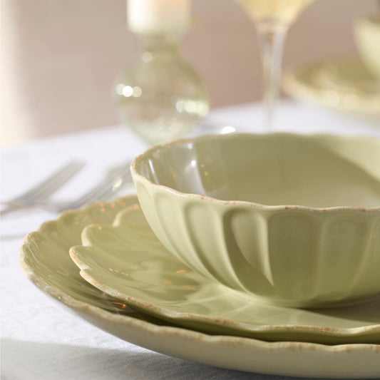 French Perle Scallop Matcha 18-Piece Dinnerware Set